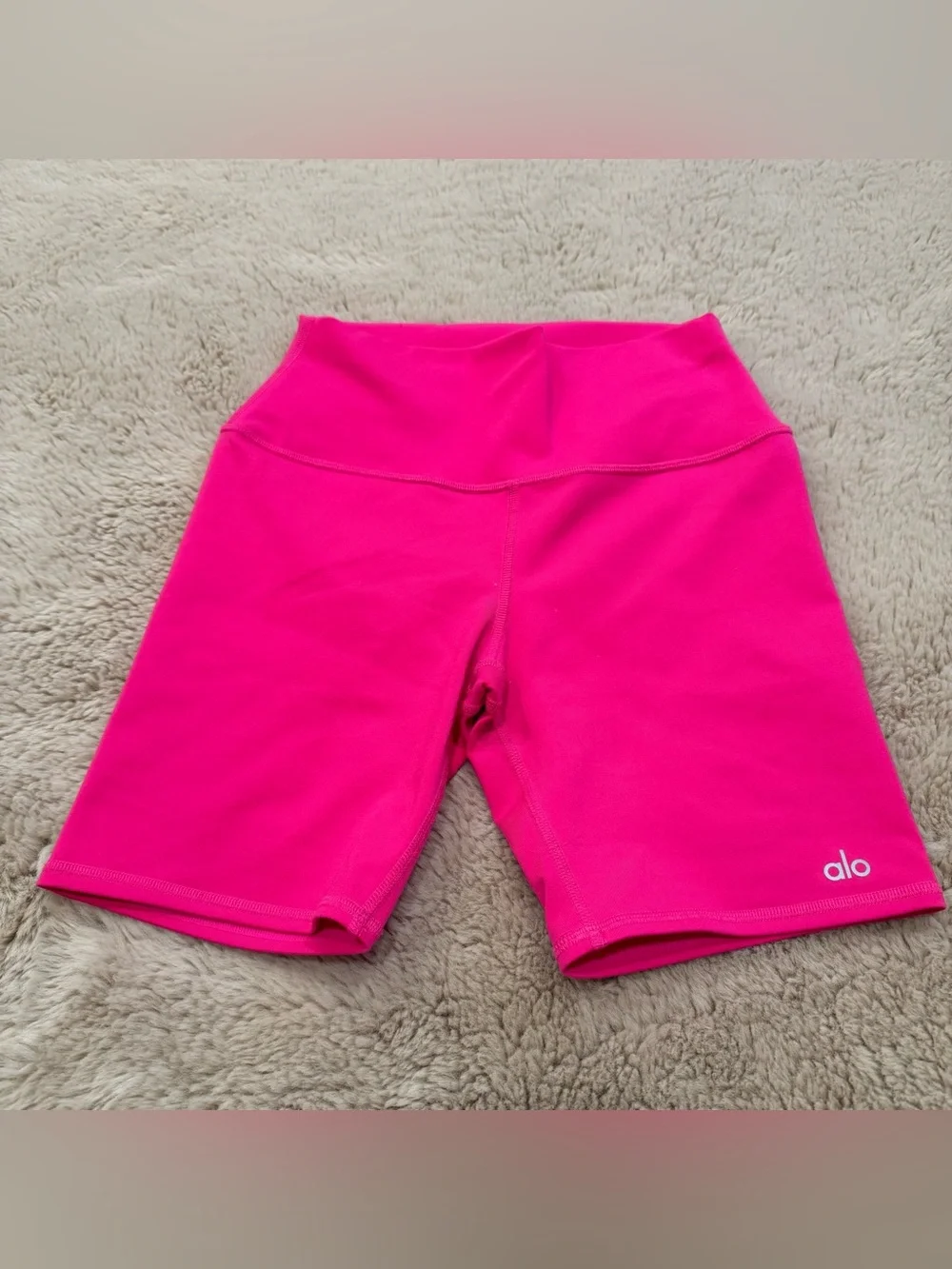 ALO Yoga Bright Hot Pink Biker Shorts Size Small 7” Inseam